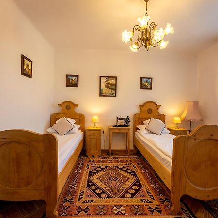 Casa Szabo Bed and Breakfast Sighişoara Exteriör bild