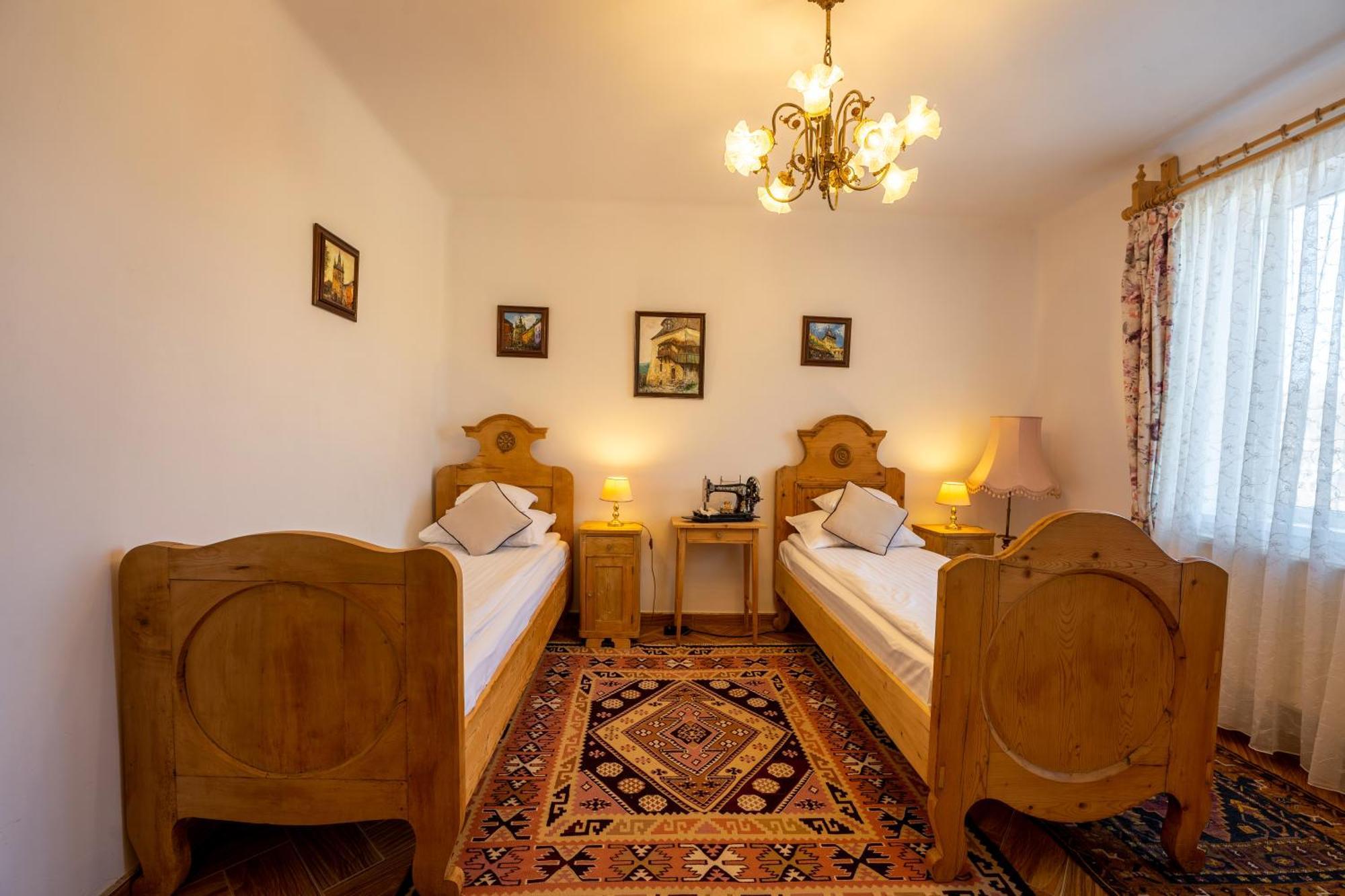 Casa Szabo Bed and Breakfast Sighişoara Exteriör bild