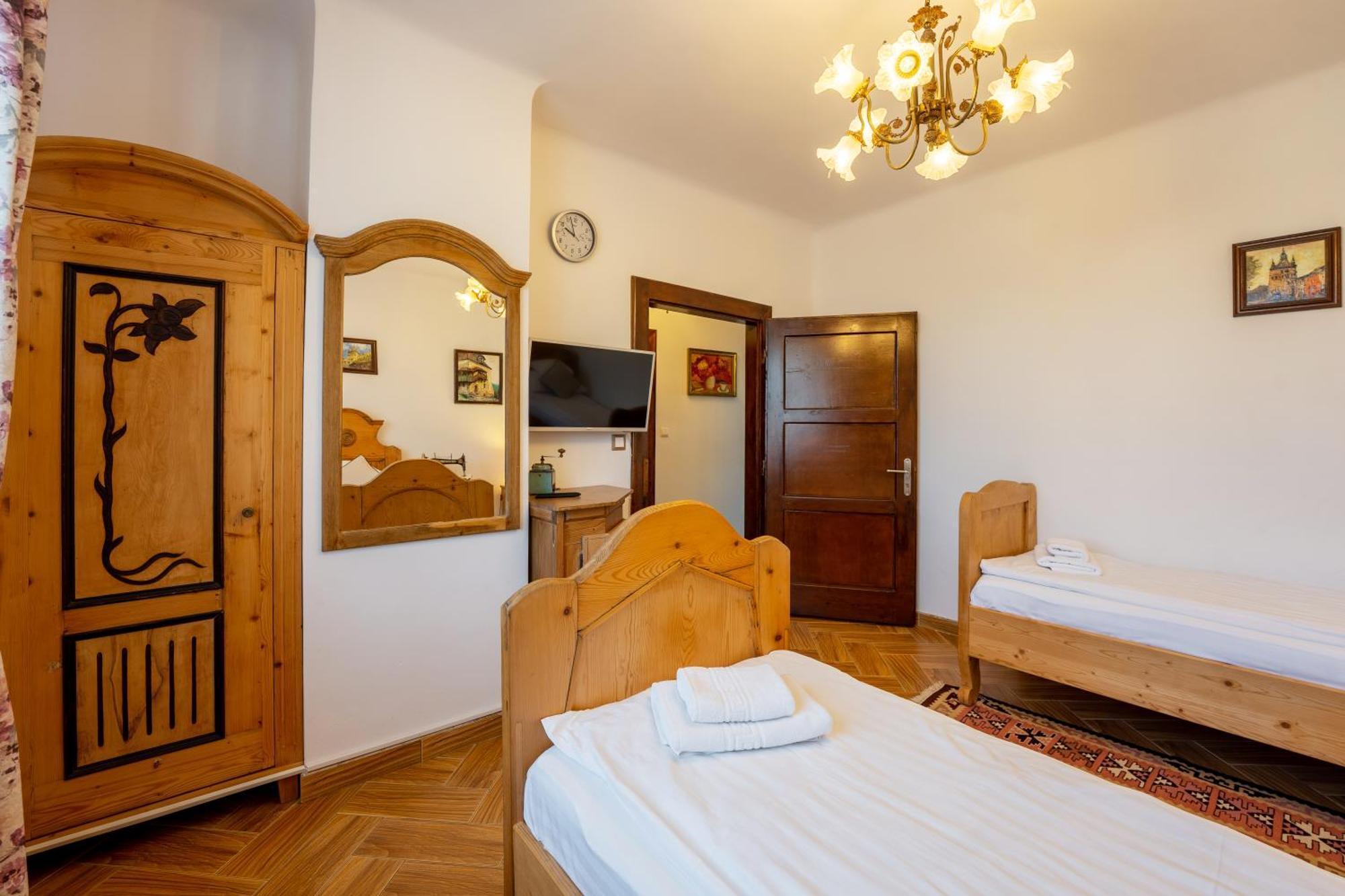 Casa Szabo Bed and Breakfast Sighişoara Exteriör bild